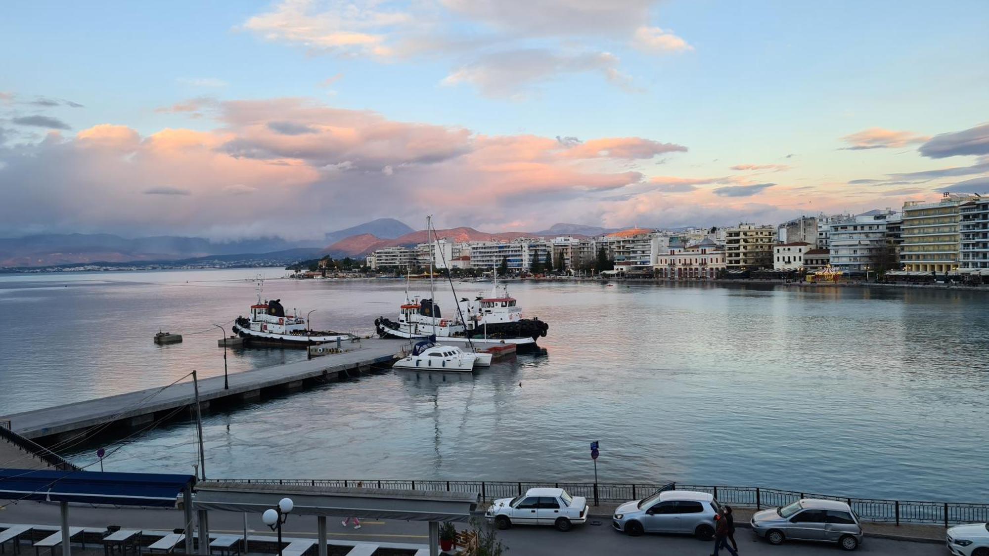 Debbie'S Διαμέρισμα Δίπλα Στο Νερό ! Chalkida Exterior photo
